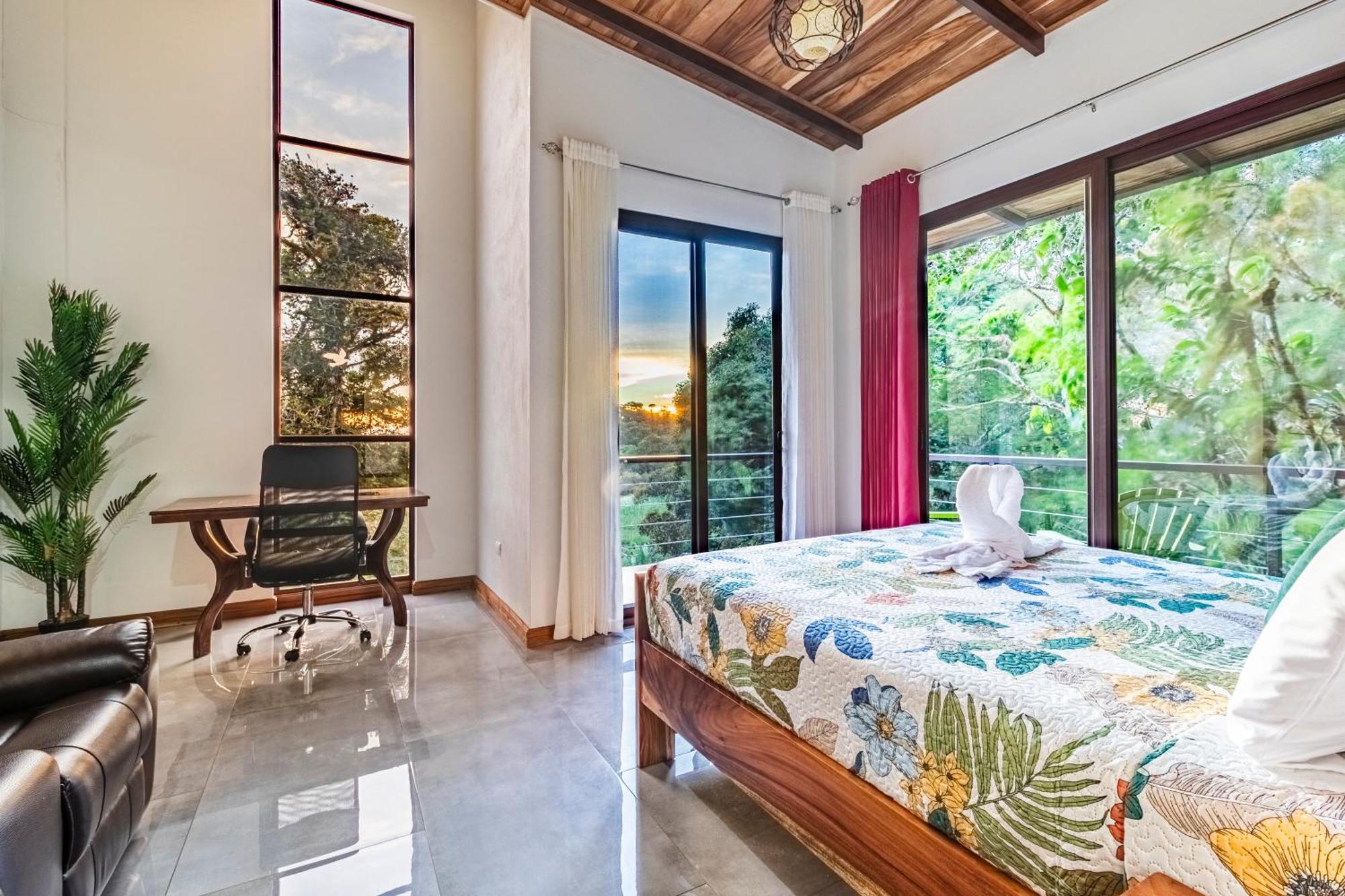 Cougar Monteverde Ngoại thất bức ảnh