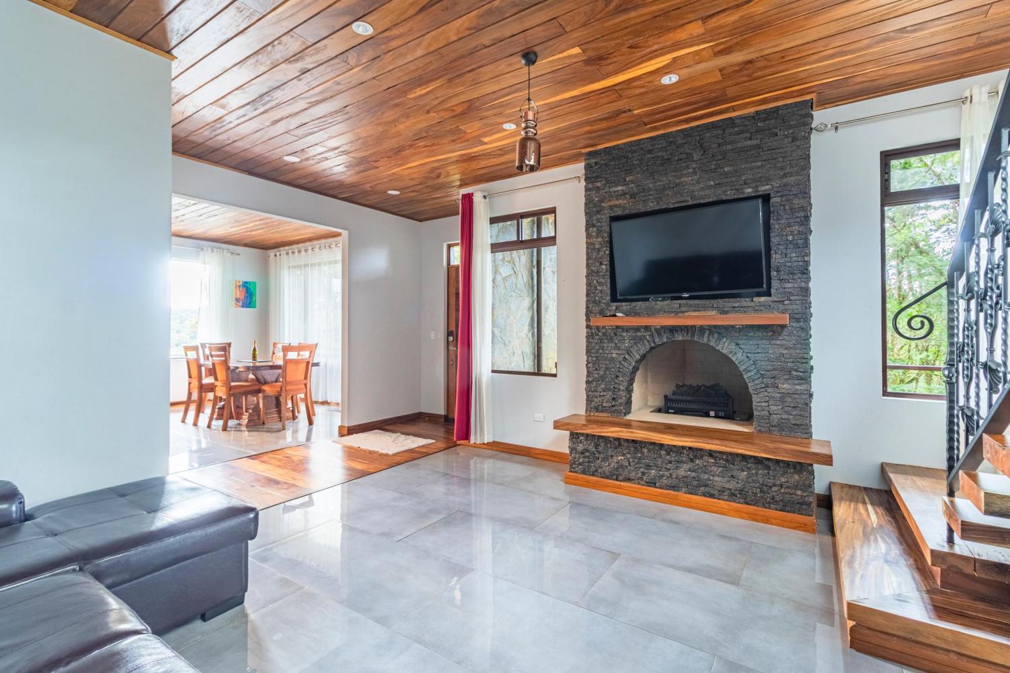 Cougar Monteverde Ngoại thất bức ảnh